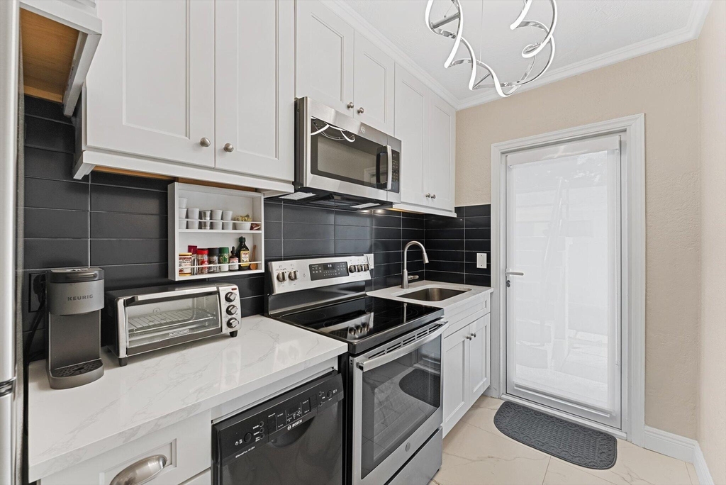 990 Casuarina Road - Photo 24