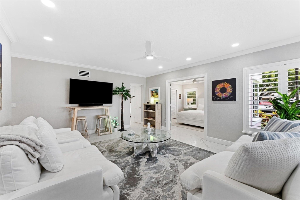 990 Casuarina Road - Photo 8