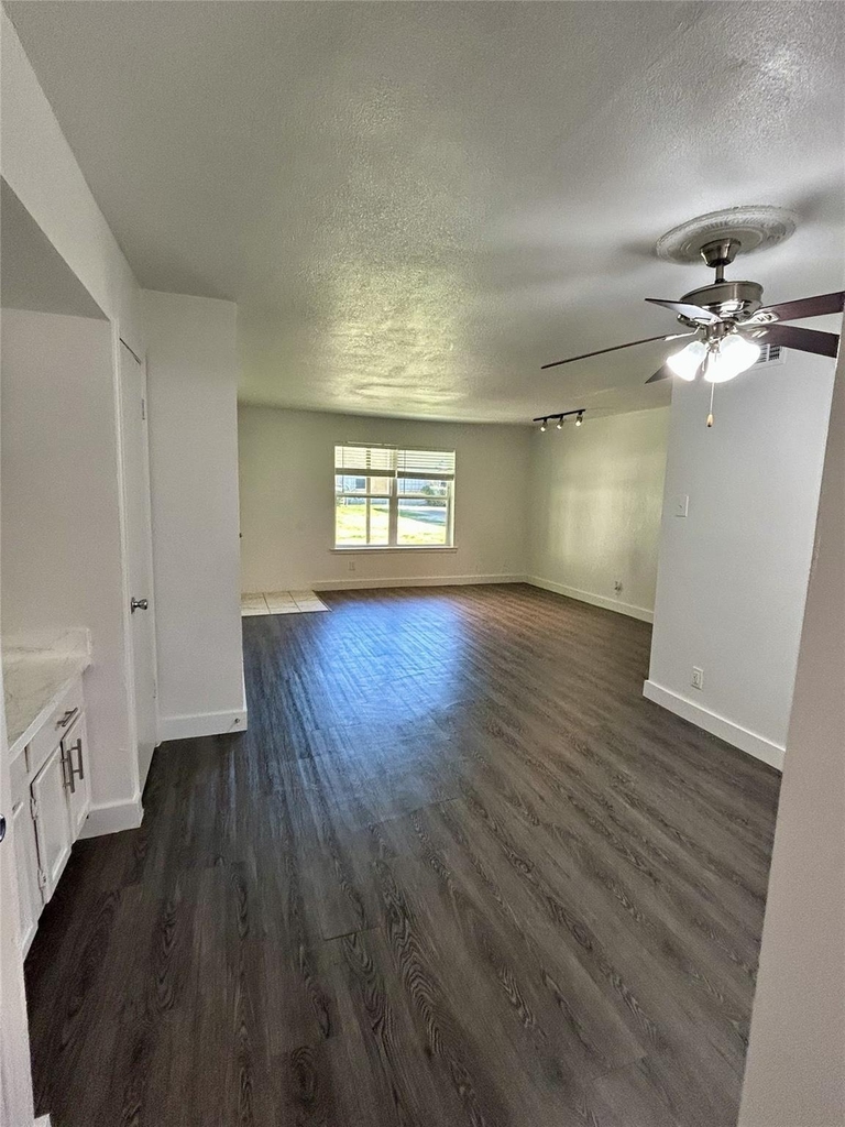 3616 Parkridge Drive - Photo 4