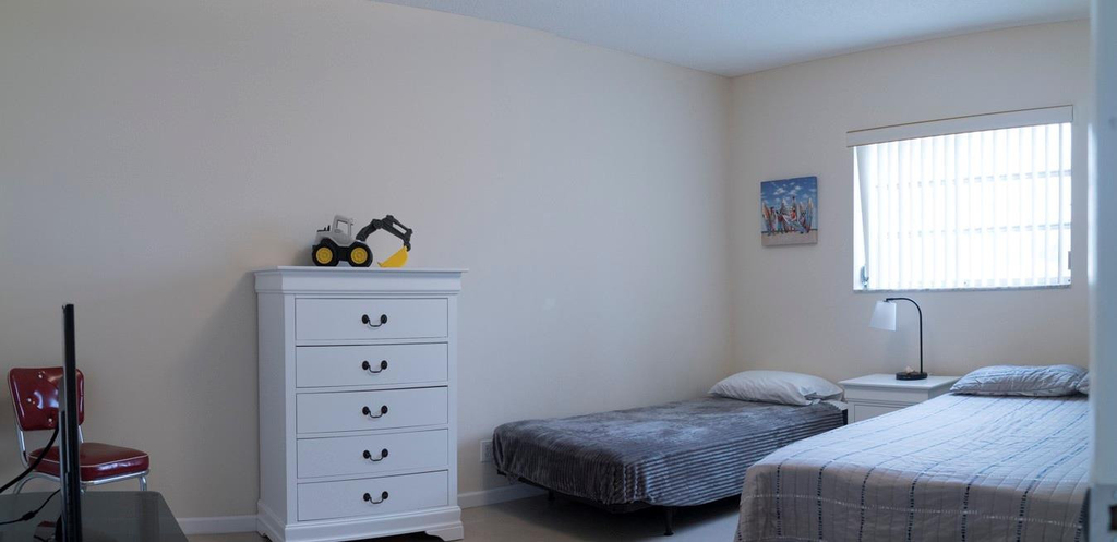424 N Riverside Drive - Photo 8