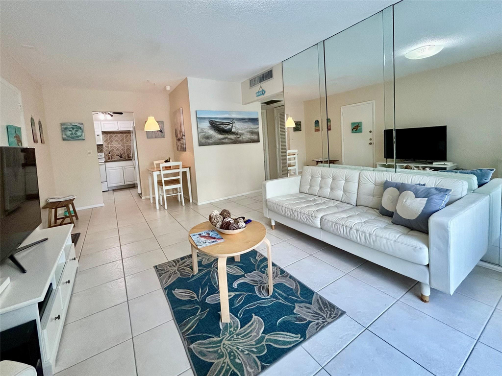 424 N Riverside Drive - Photo 1