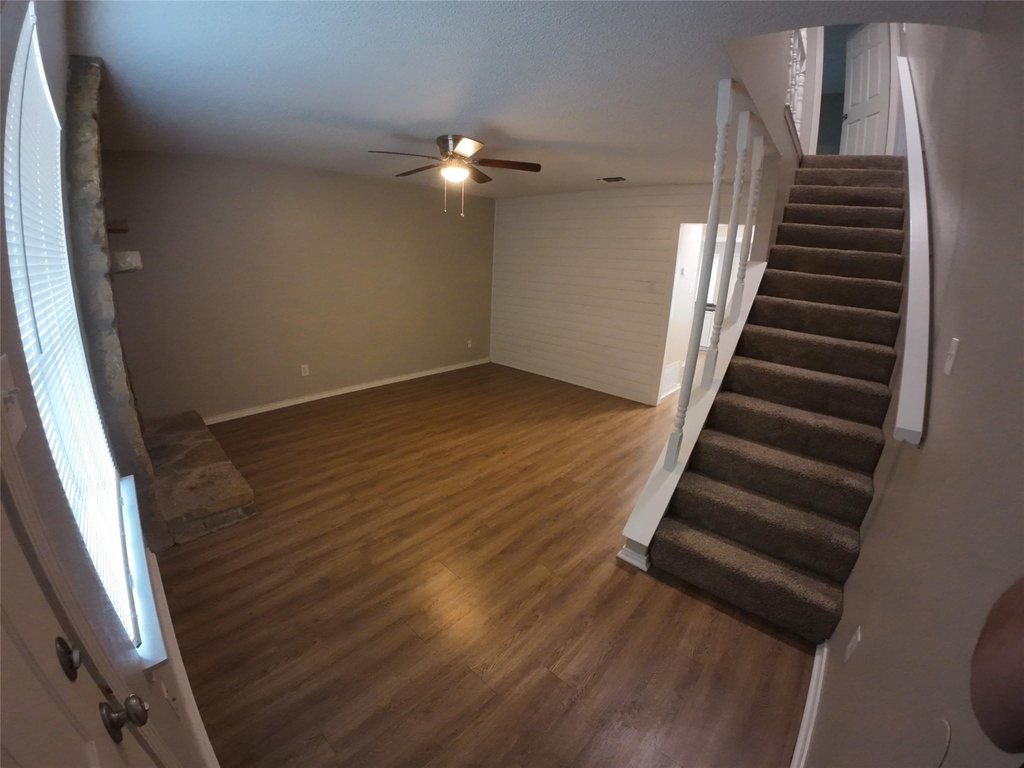 1607 Sun Valley Drive - Photo 4