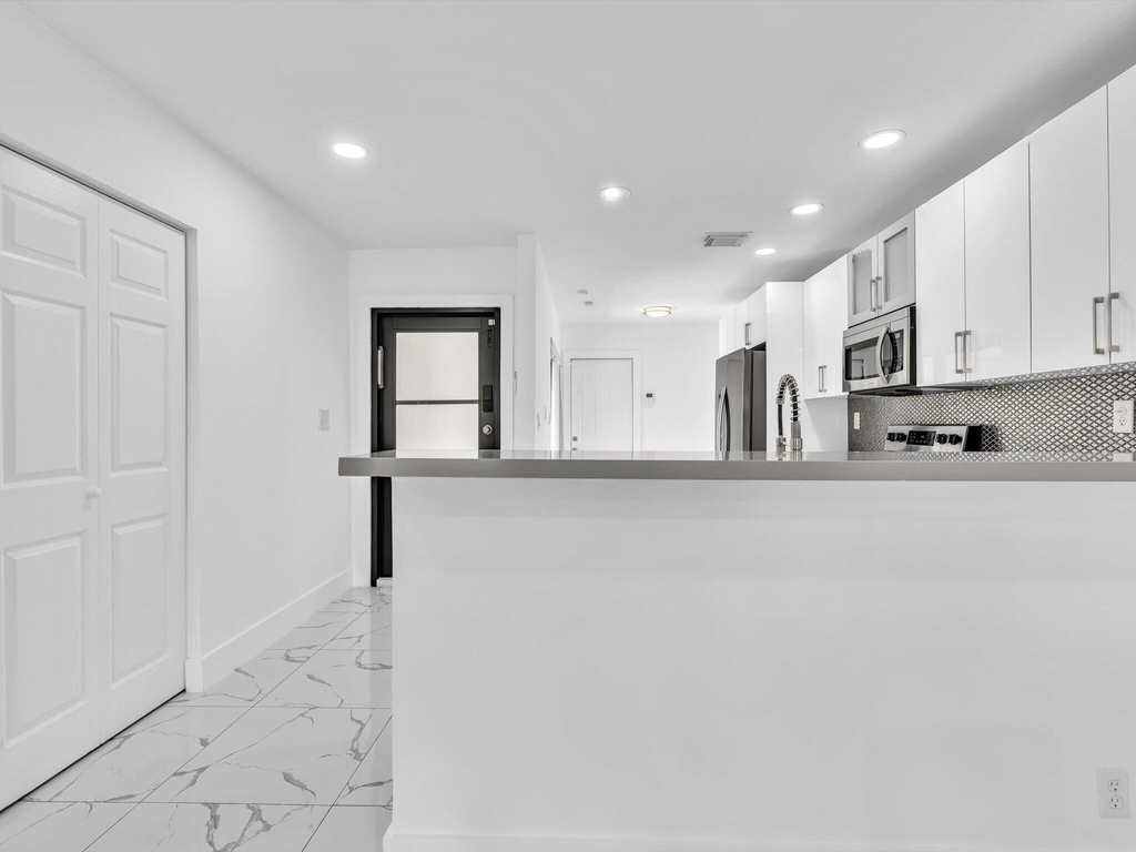 21578 Altamira Avenue - Photo 10