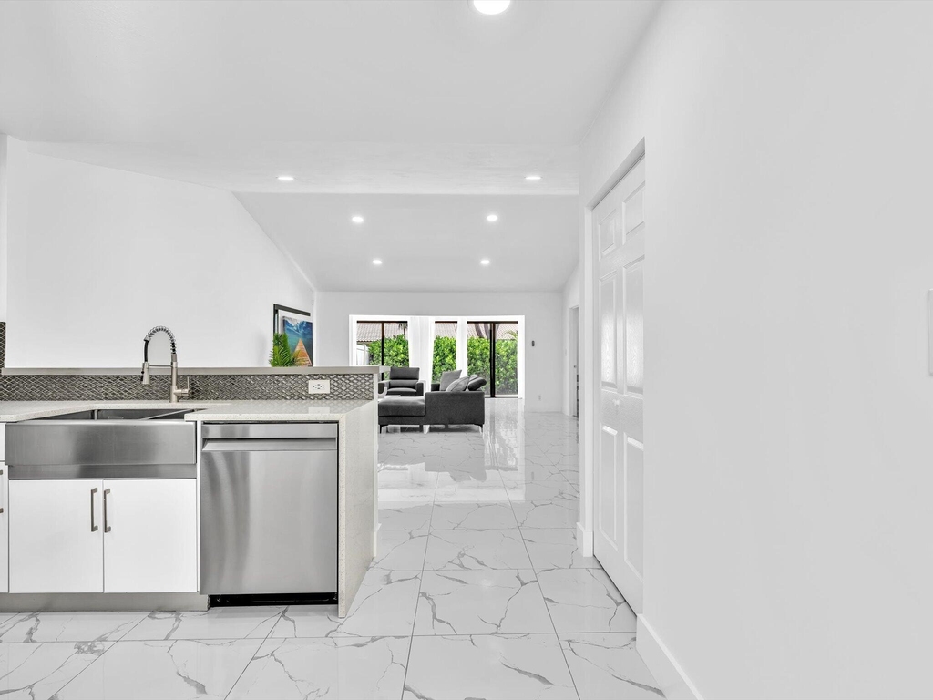 21578 Altamira Avenue - Photo 6
