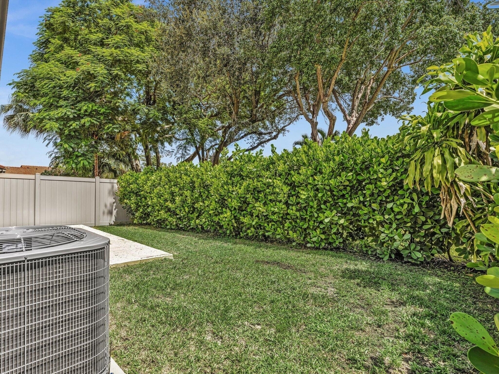 21578 Altamira Avenue - Photo 34