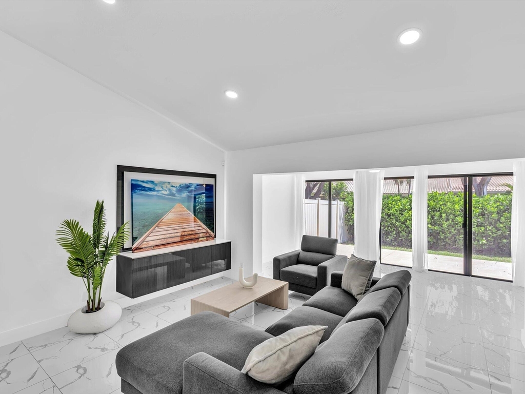 21578 Altamira Avenue - Photo 19