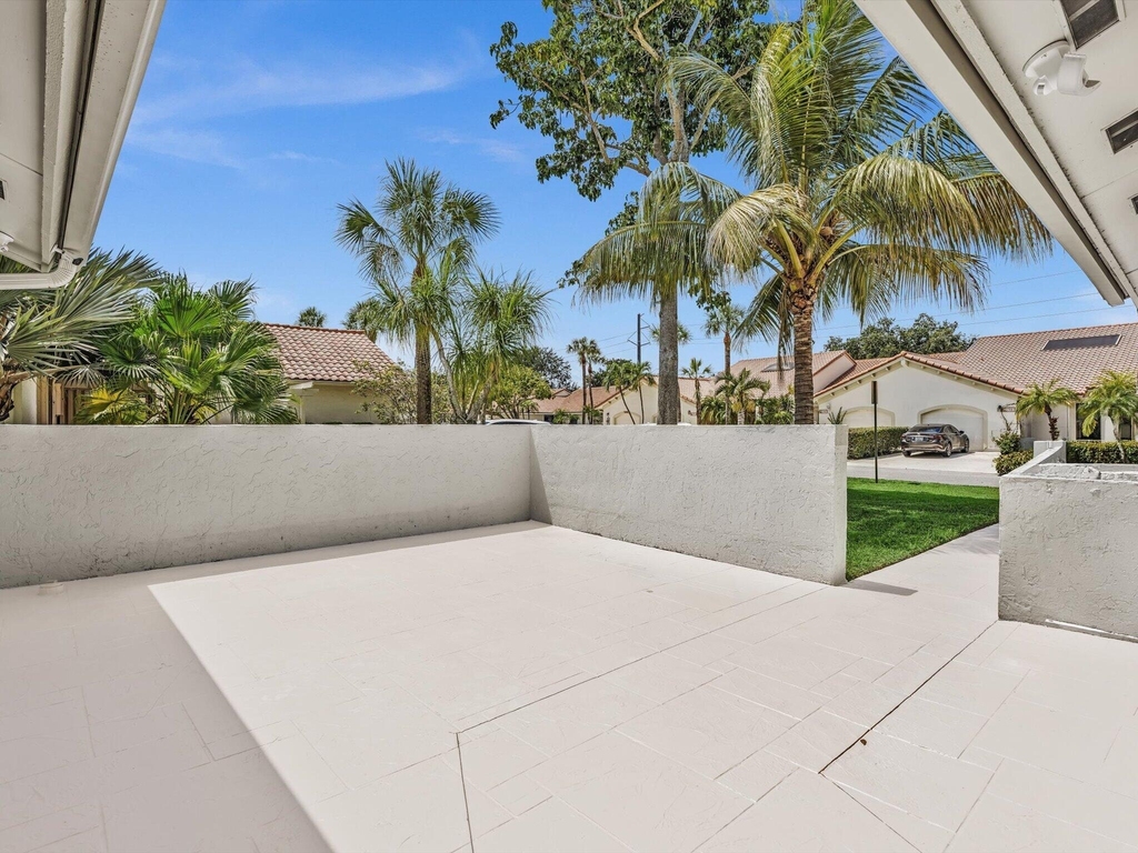 21578 Altamira Avenue - Photo 3