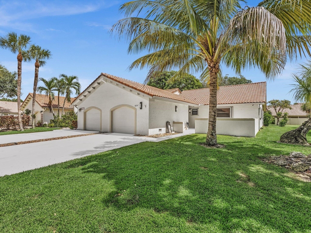 21578 Altamira Avenue - Photo 0