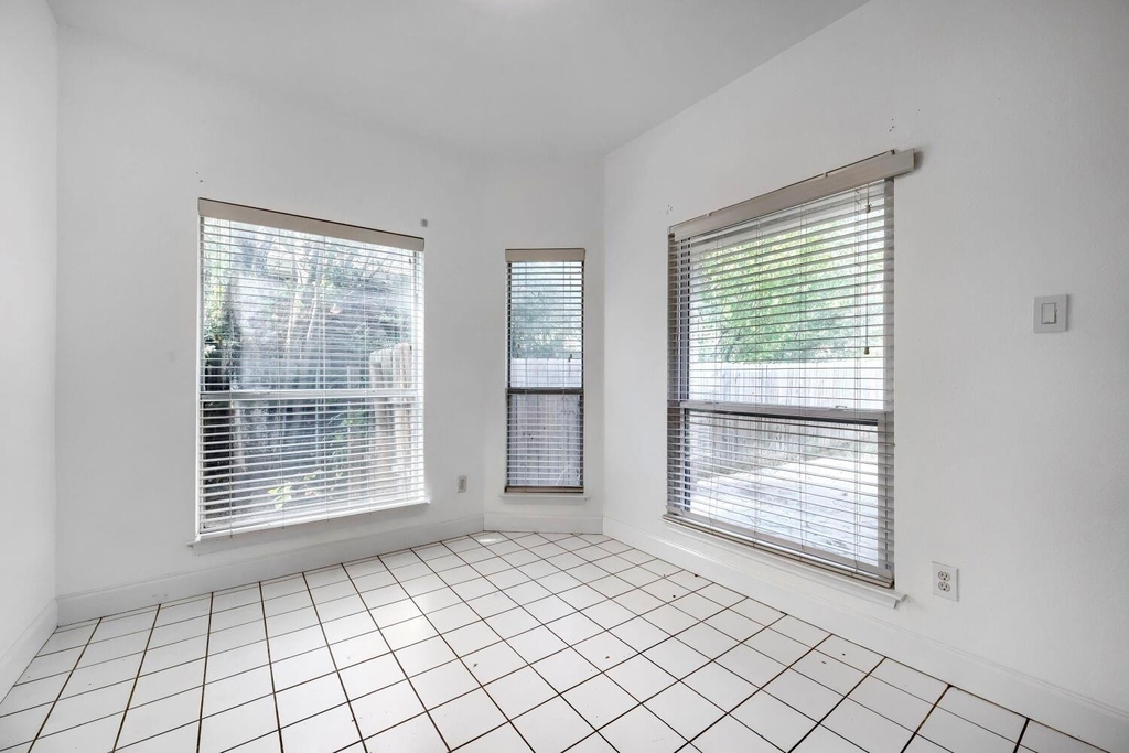 7018 Echo Lake Court - Photo 10