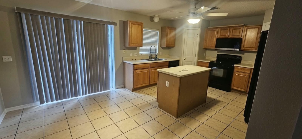 523 Stonewall Avenue - Photo 3