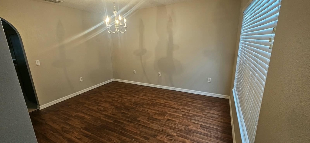 523 Stonewall Avenue - Photo 10