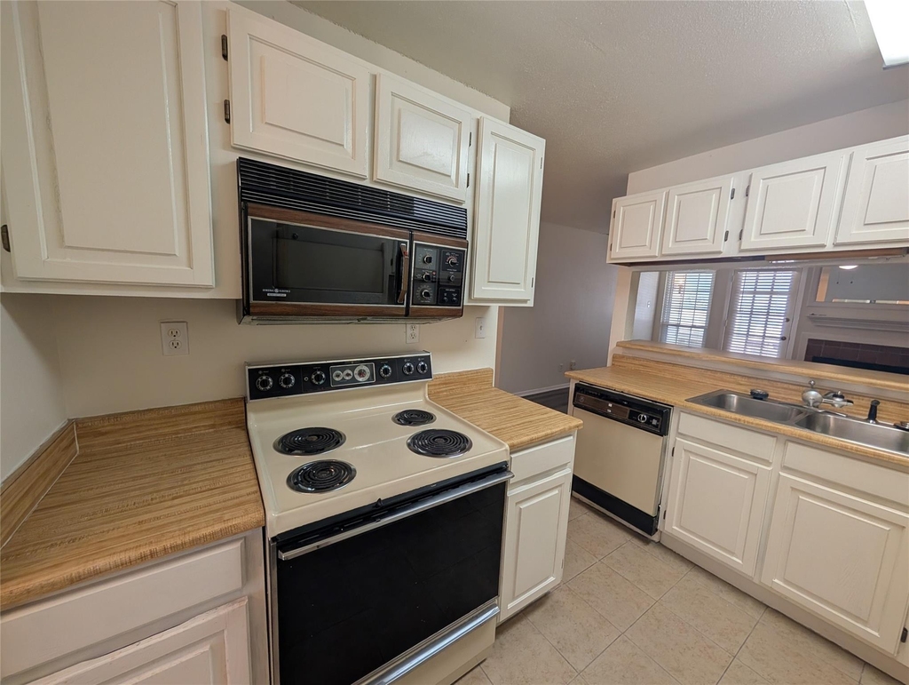 5981 Arapaho Road - Photo 6