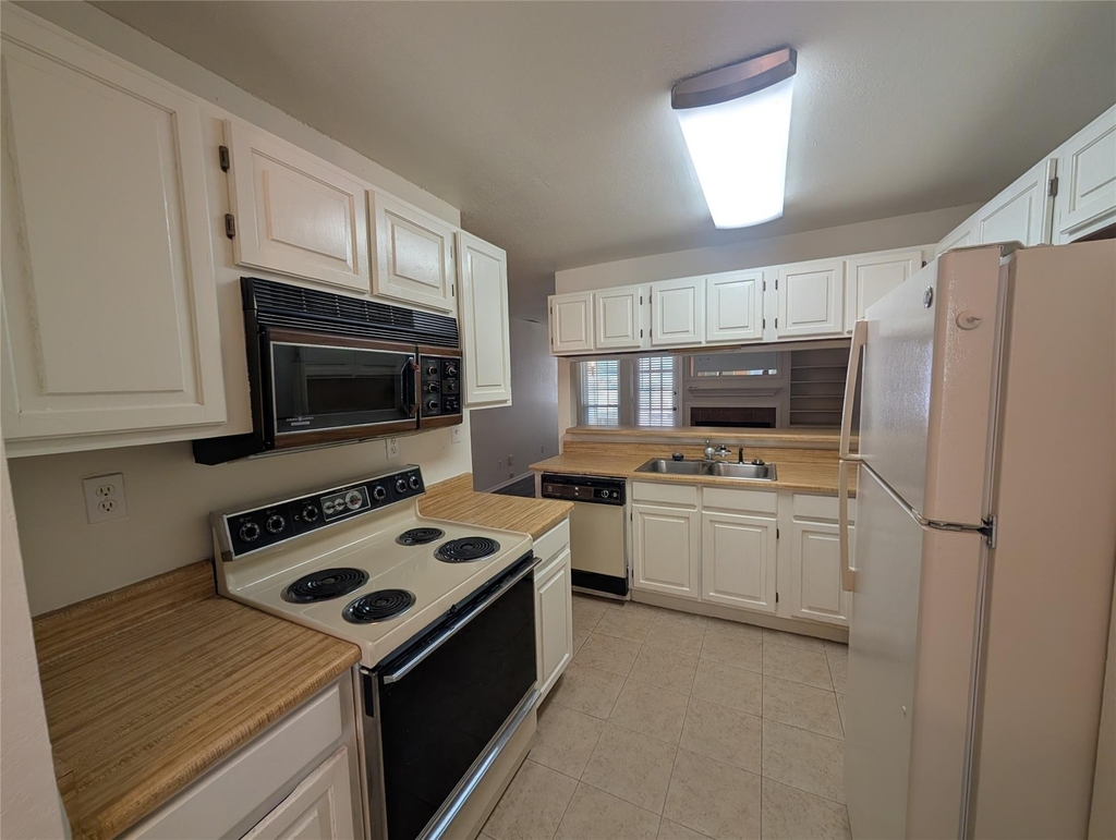 5981 Arapaho Road - Photo 4