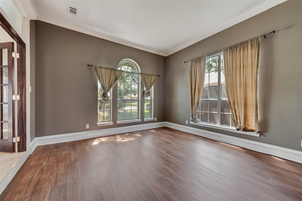 1909 Smith Drive - Photo 3