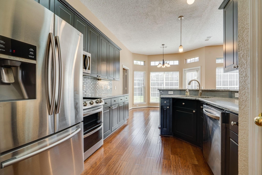 4036 Christopher Way - Photo 6