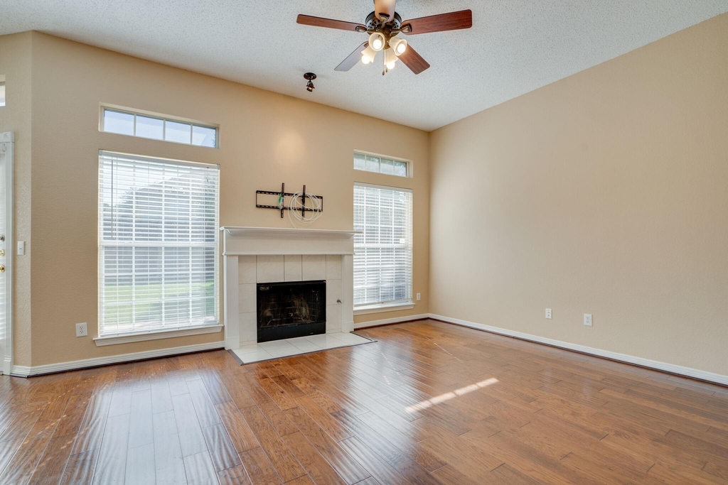 4036 Christopher Way - Photo 12