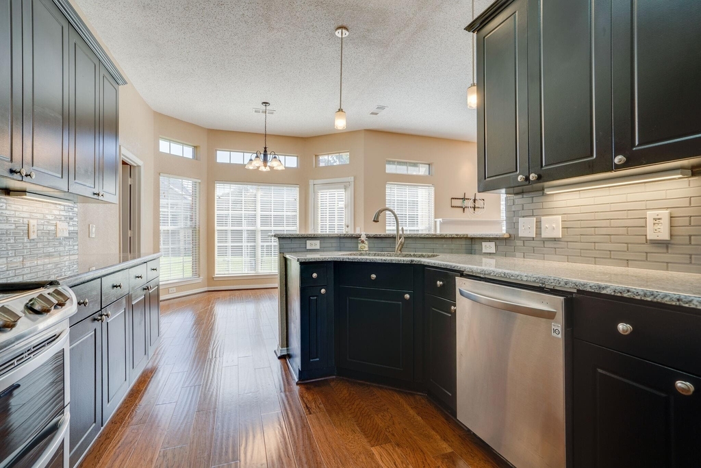 4036 Christopher Way - Photo 7