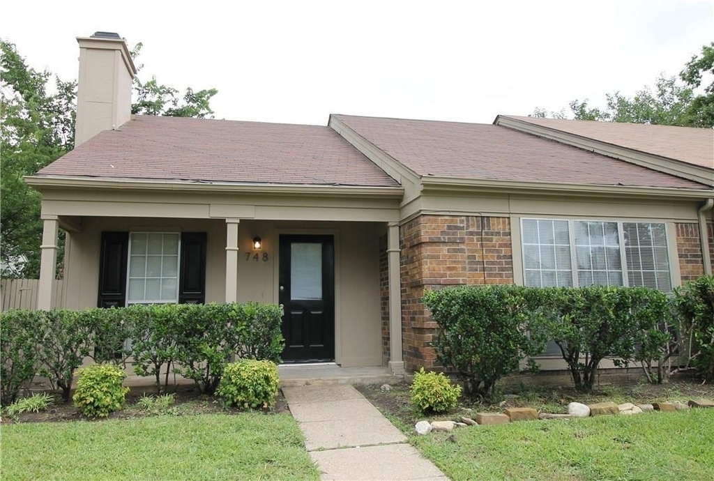 748 Versailles Street - Photo 0