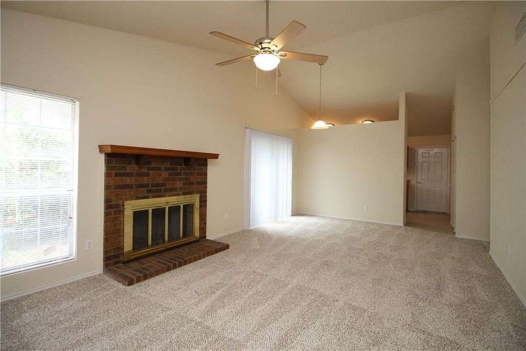 748 Versailles Street - Photo 6