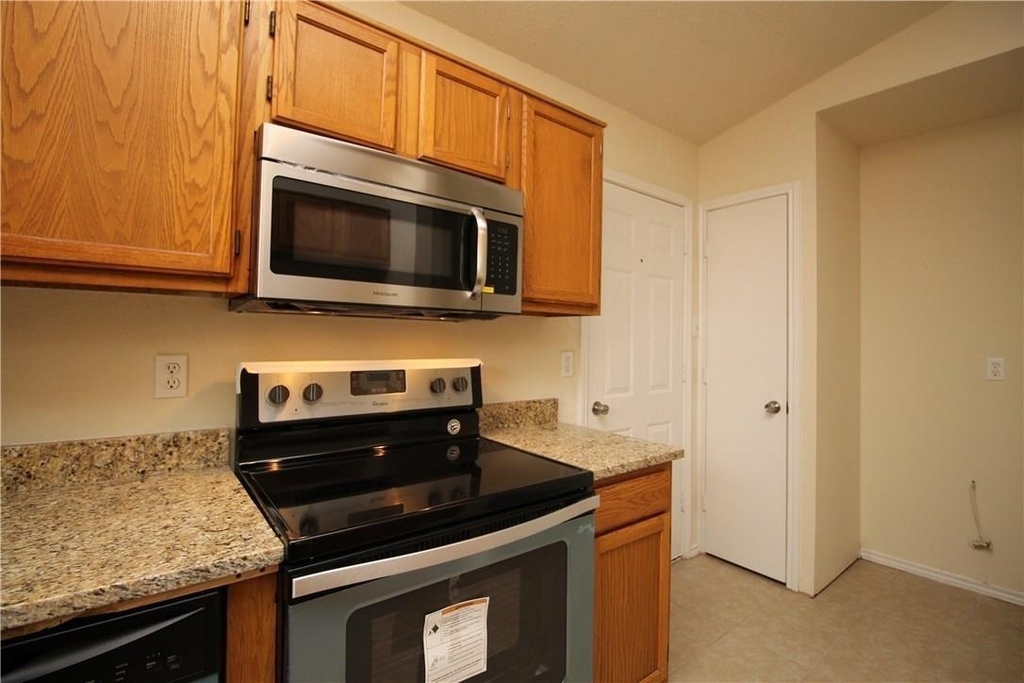 748 Versailles Street - Photo 11
