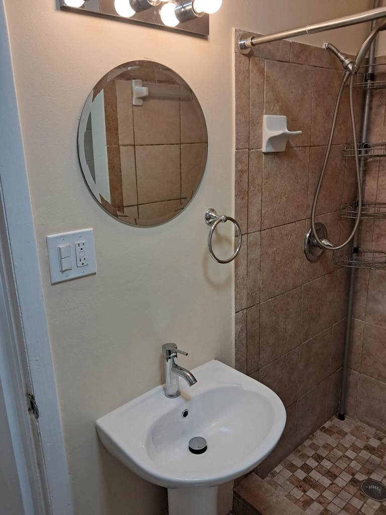 1013 Mayflower Road - Photo 9