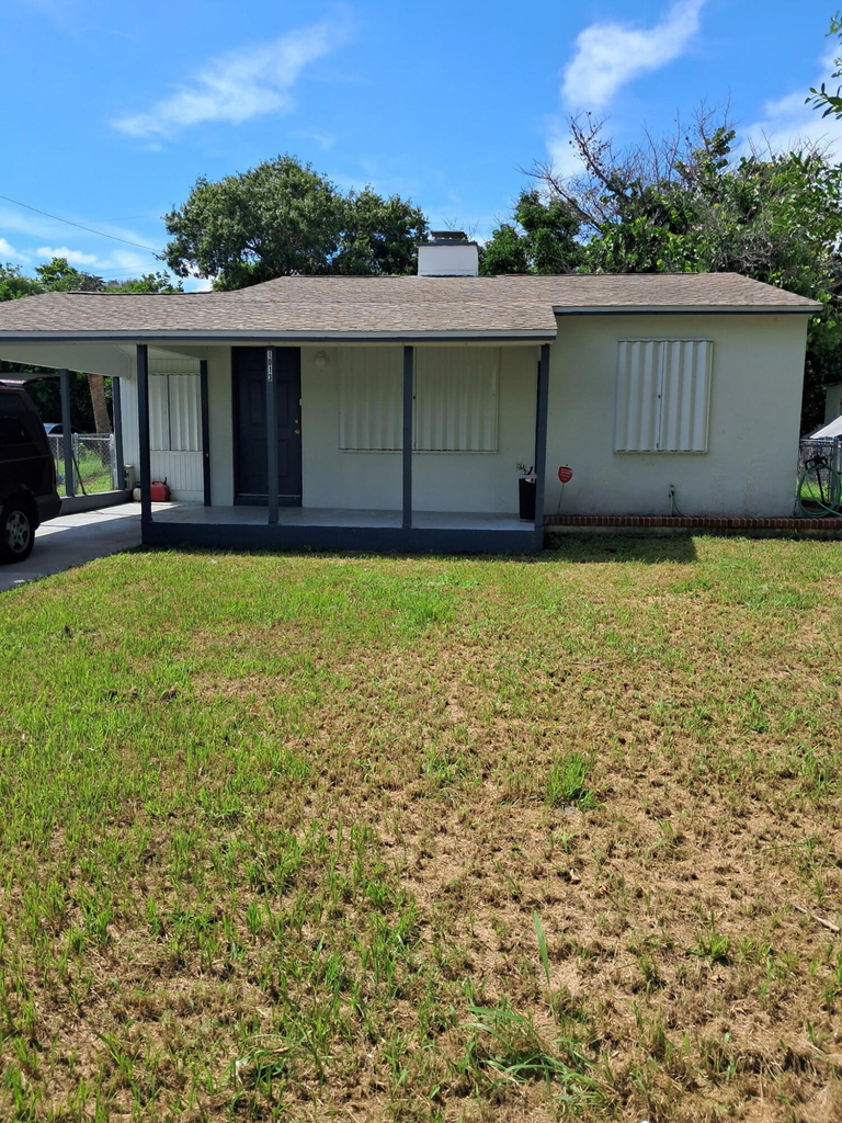 1013 Mayflower Road - Photo 0
