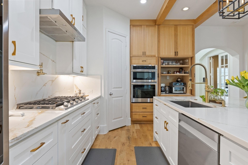 7011 Nueces Drive - Photo 4