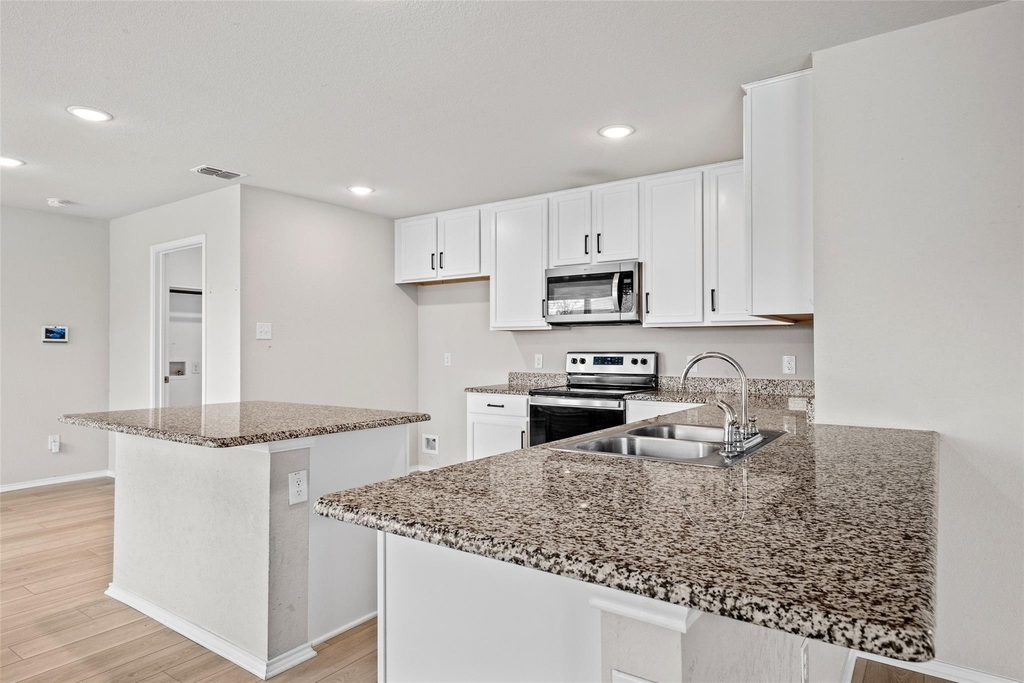 7904 Schooner Drive - Photo 8