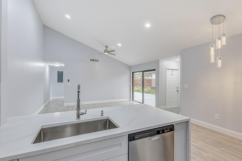 1240 Summit Place Circle - Photo 5