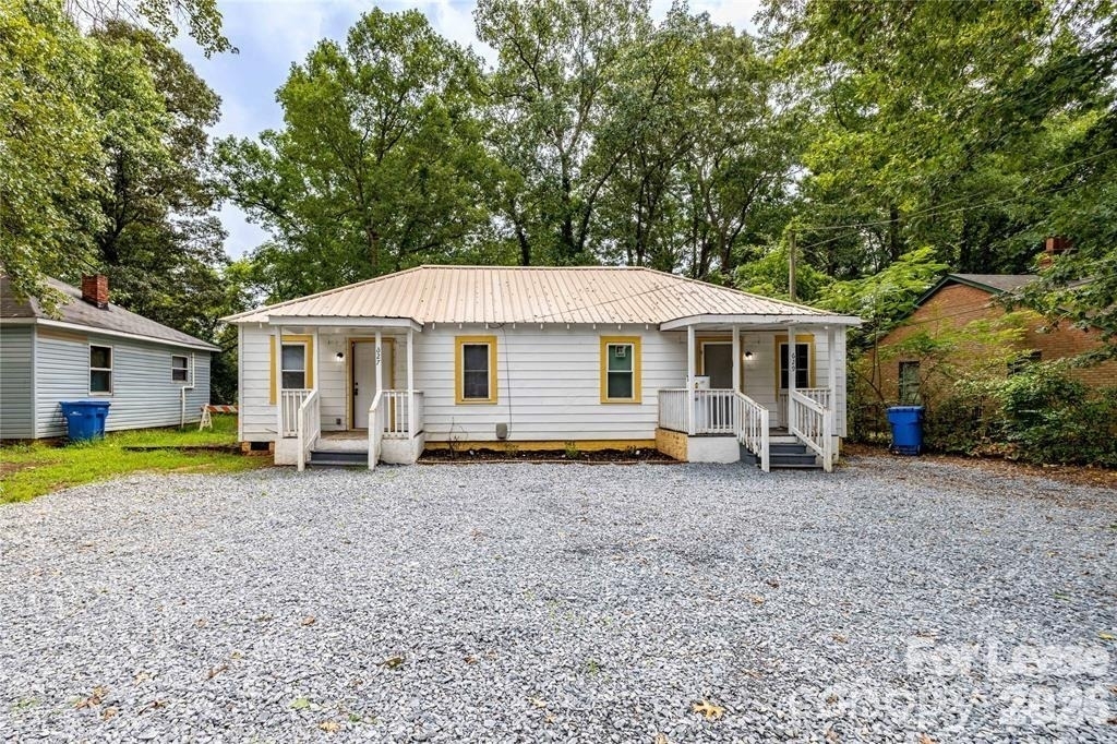 629 Colston Street - Photo 2