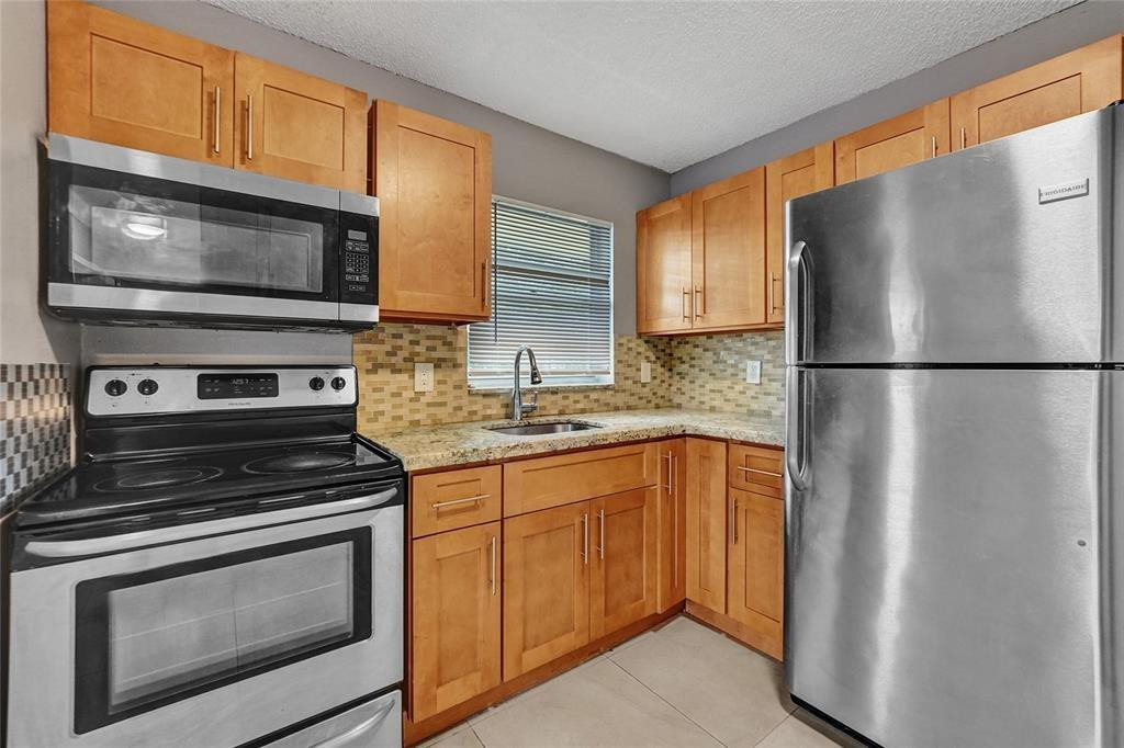 5186 Ne 6th Avenue - Photo 2