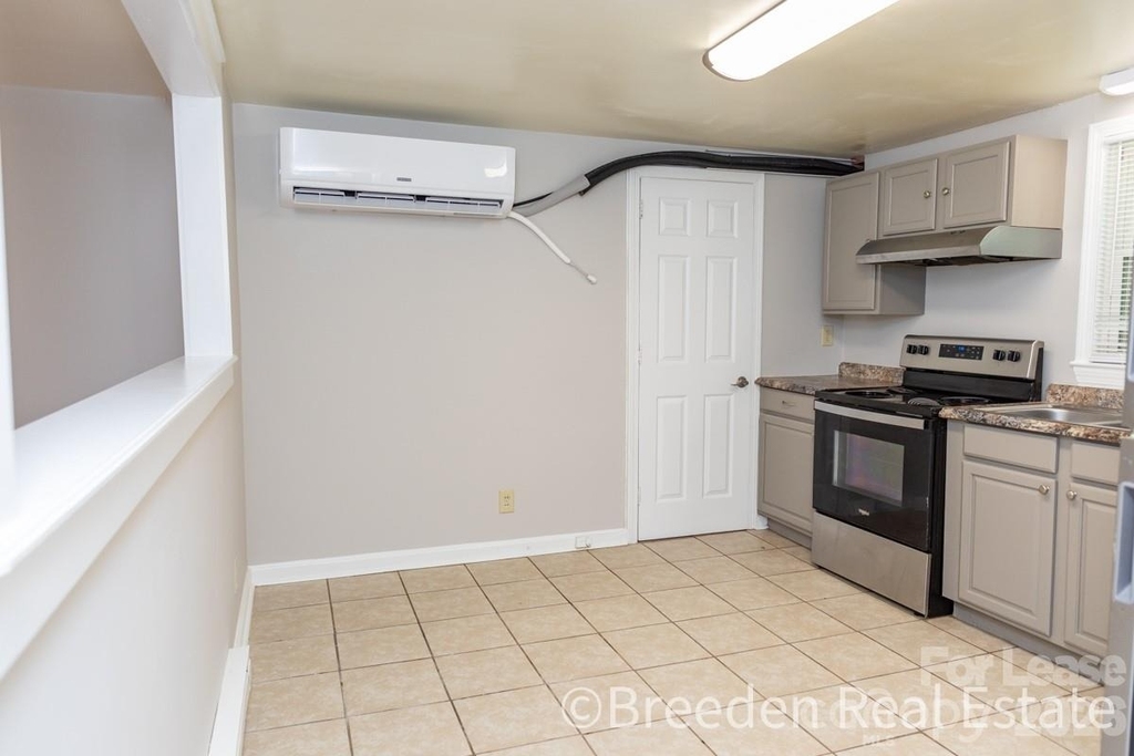 224 N Anderson Street - Photo 6