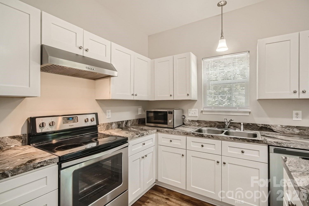 11342 Astoria Drive - Photo 10