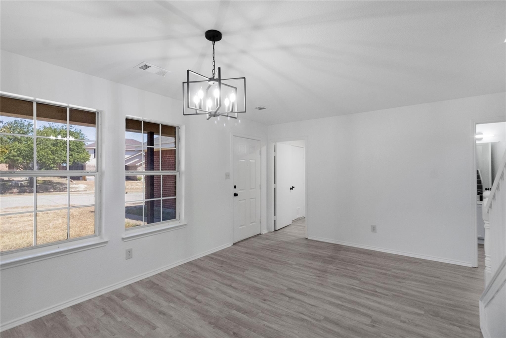 408 Centennial Place - Photo 3