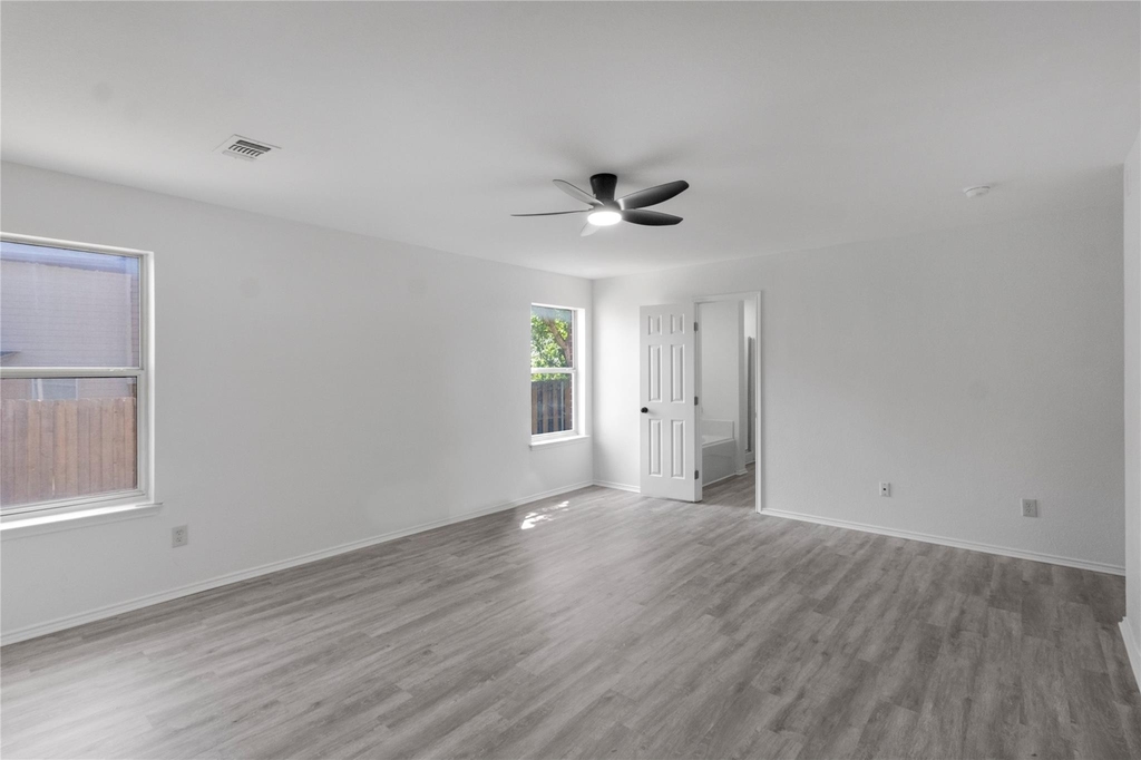 408 Centennial Place - Photo 11