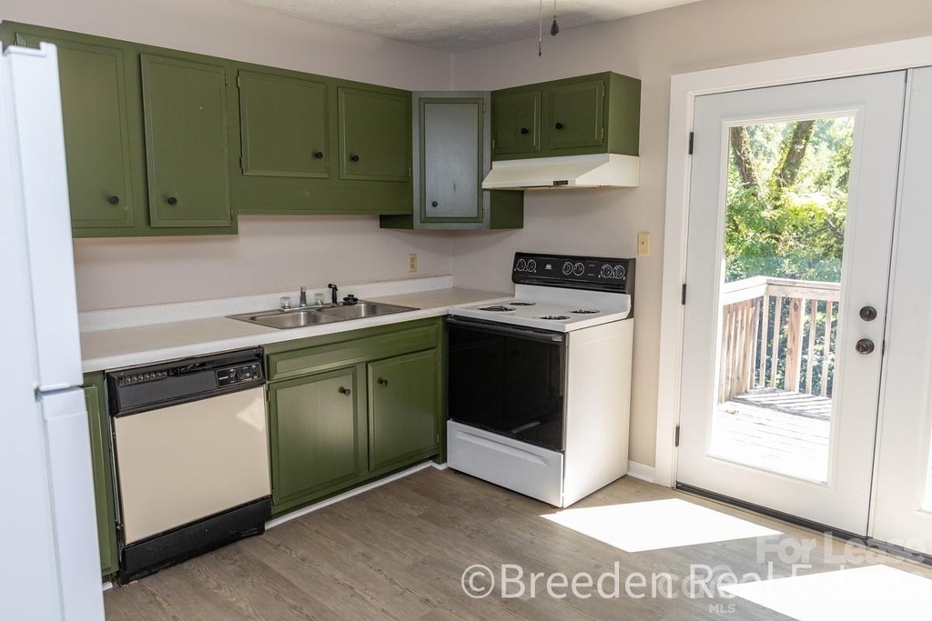 215 N Anderson Street - Photo 14