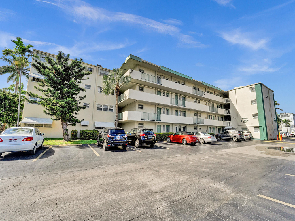 1333 E Hallandale Beach Boulevard - Photo 1