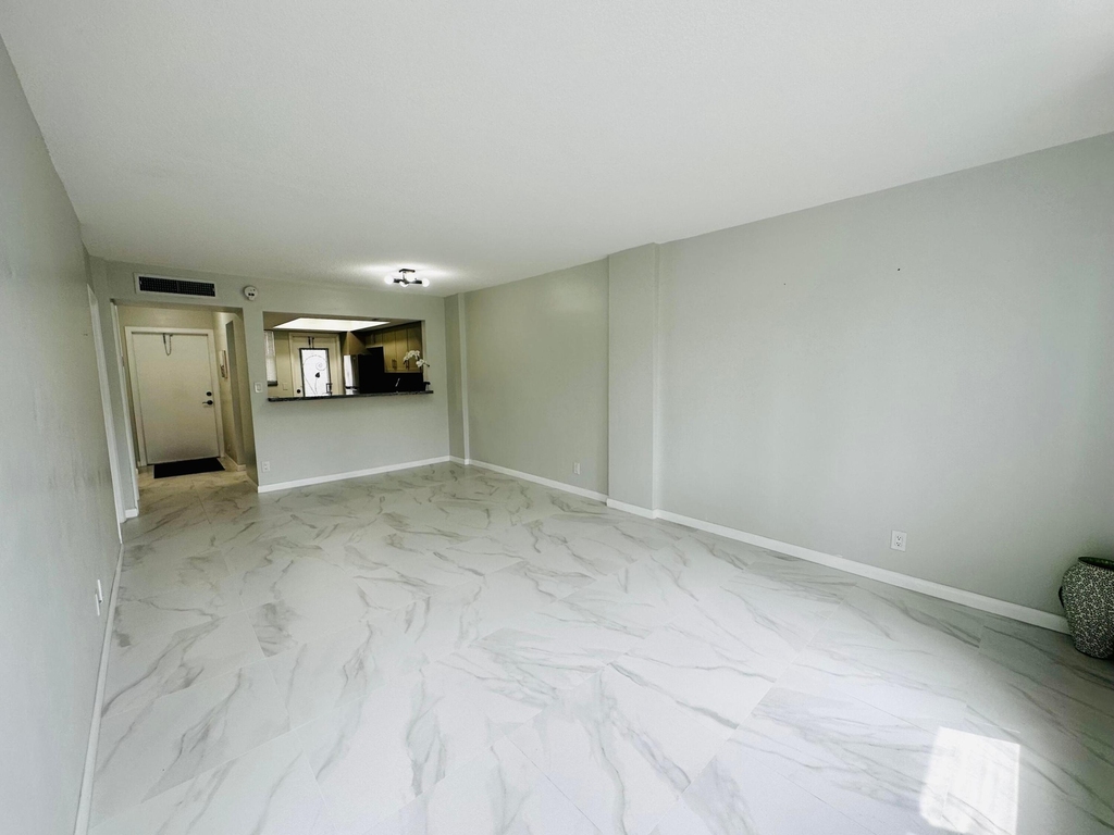 1333 E Hallandale Beach Boulevard - Photo 31