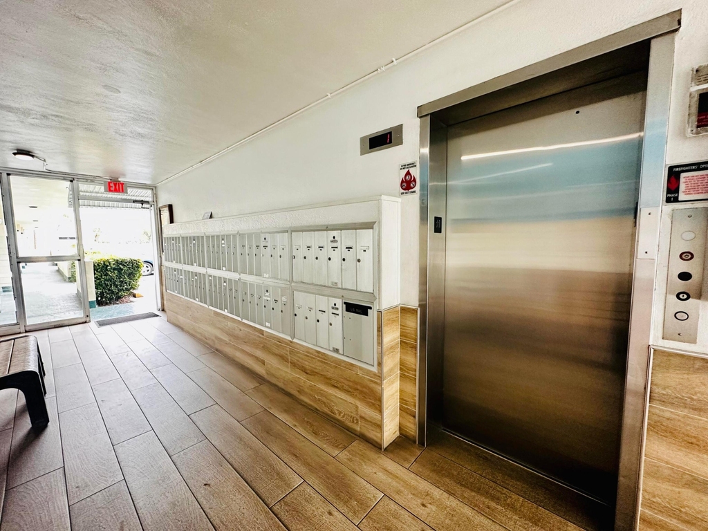 1333 E Hallandale Beach Boulevard - Photo 32