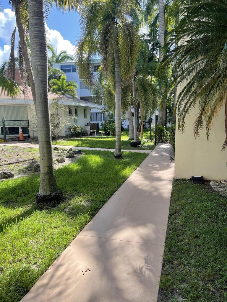 1333 E Hallandale Beach Boulevard - Photo 27
