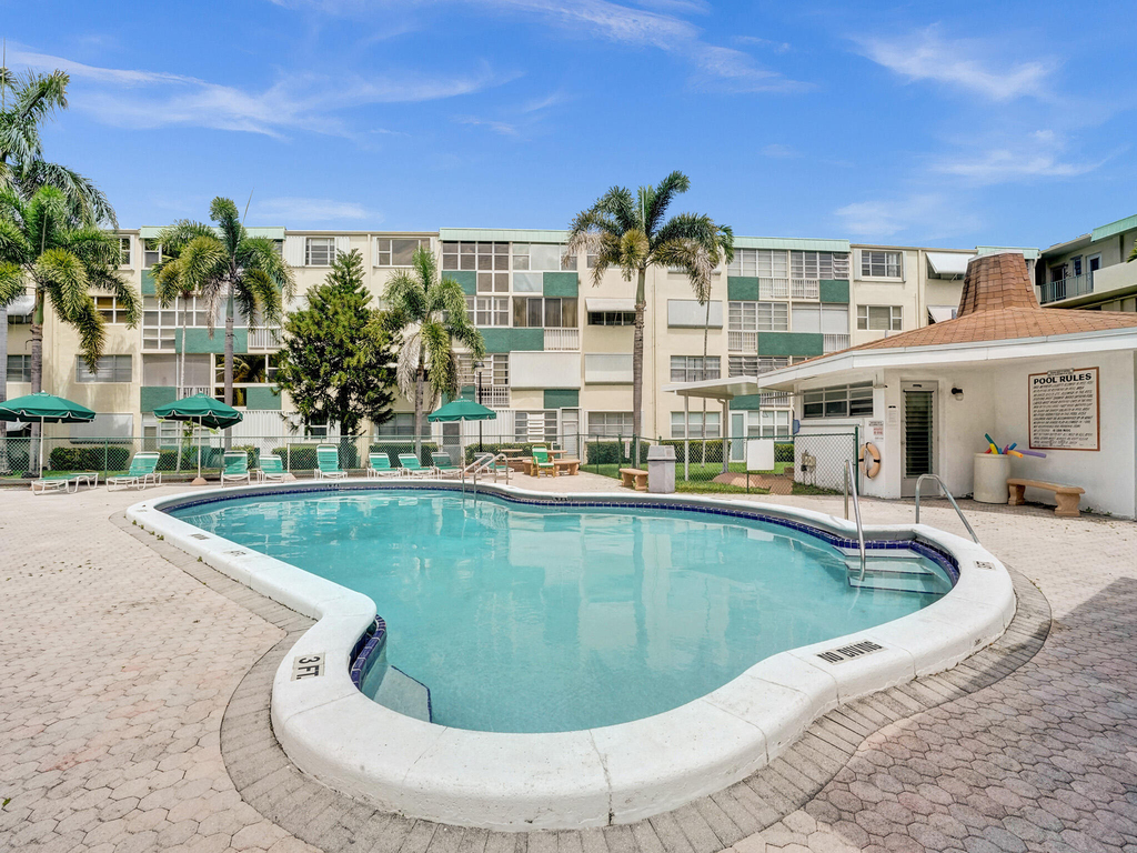 1333 E Hallandale Beach Boulevard - Photo 24