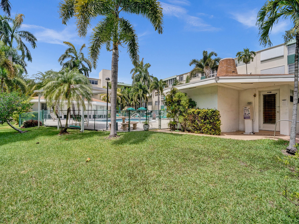 1333 E Hallandale Beach Boulevard - Photo 25