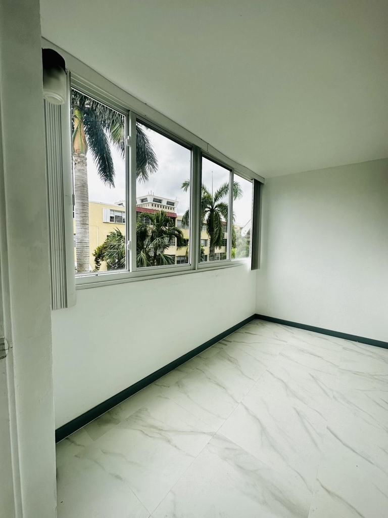 1333 E Hallandale Beach Boulevard - Photo 22