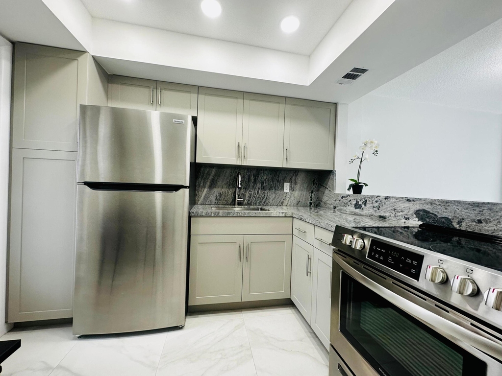 1333 E Hallandale Beach Boulevard - Photo 8
