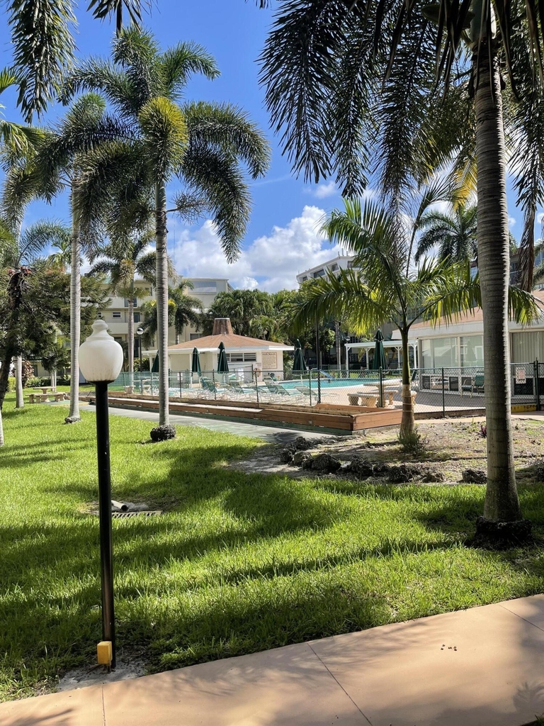 1333 E Hallandale Beach Boulevard - Photo 26