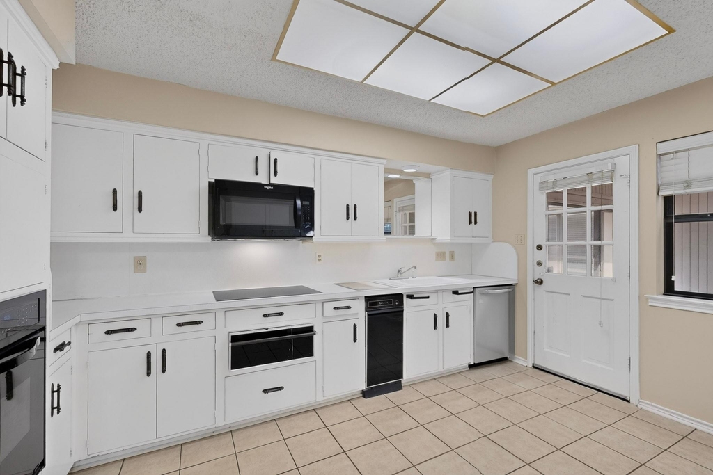 1606 Treehouse Lane - Photo 11