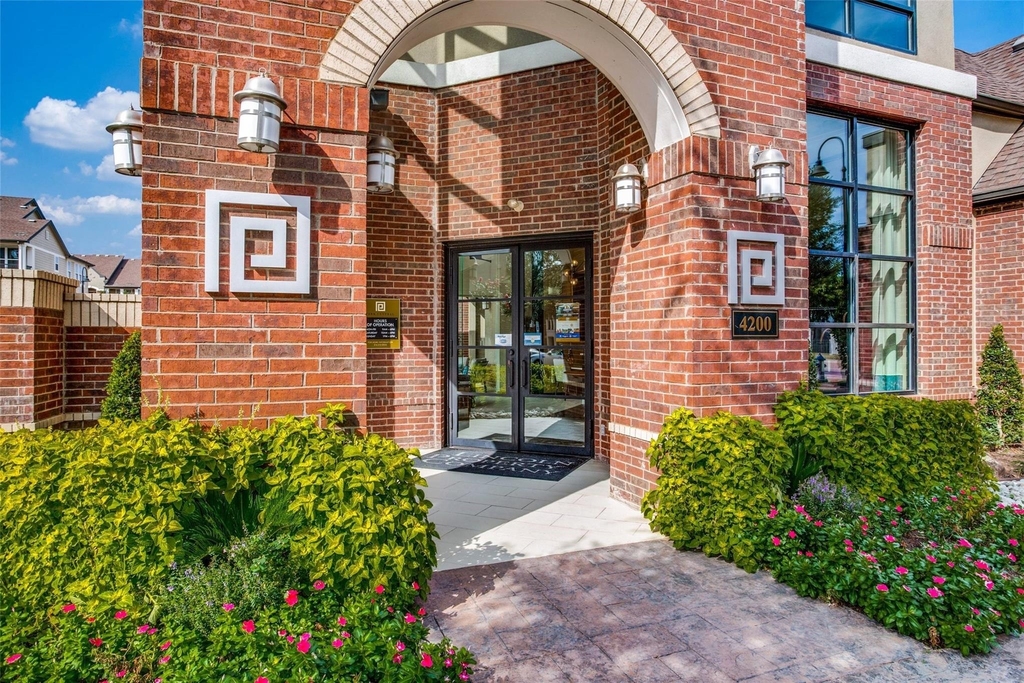 4200 Broadway Avenue - Photo 2