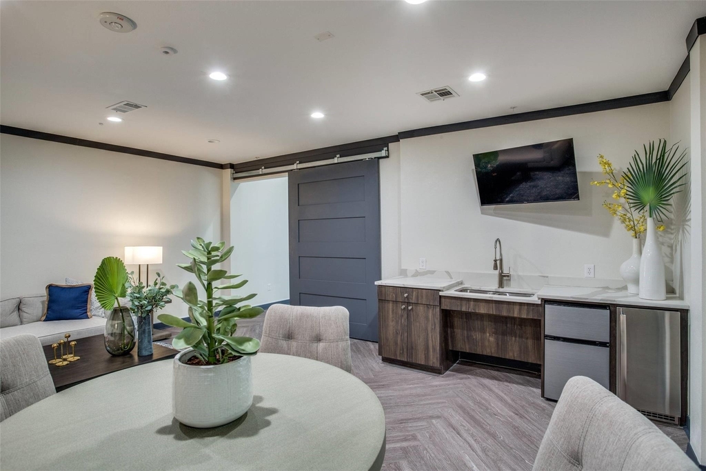 4200 Broadway Avenue - Photo 5