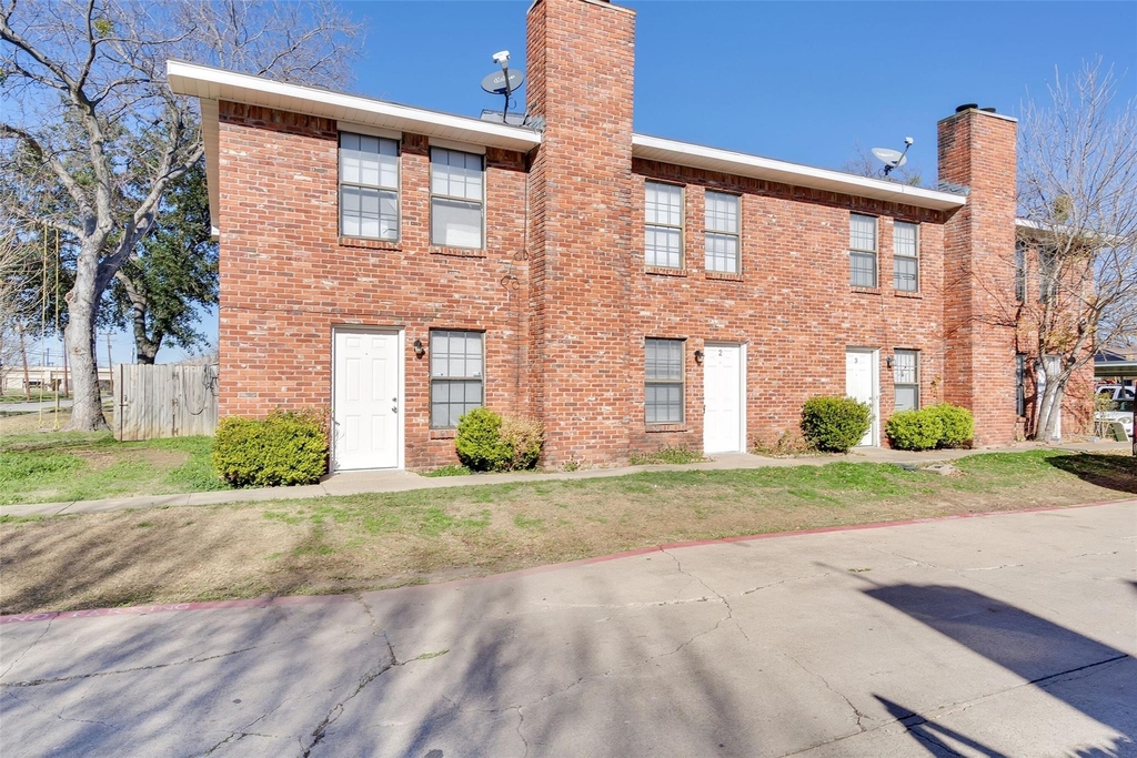 210 Rolston Road - Photo 0