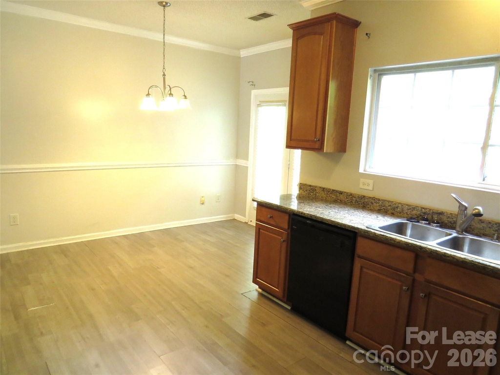 2738 Highland Park Drive - Photo 10